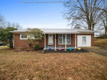219 Melrose Drive, Hurricane, WV 25526