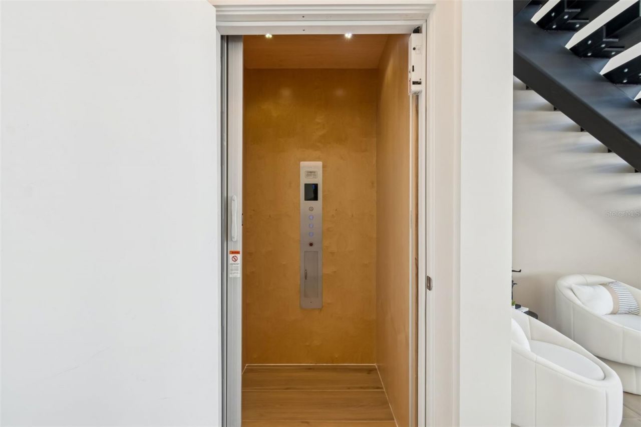 1343 4th Street, Unit 202, Sarasota, FL 34236 Photo