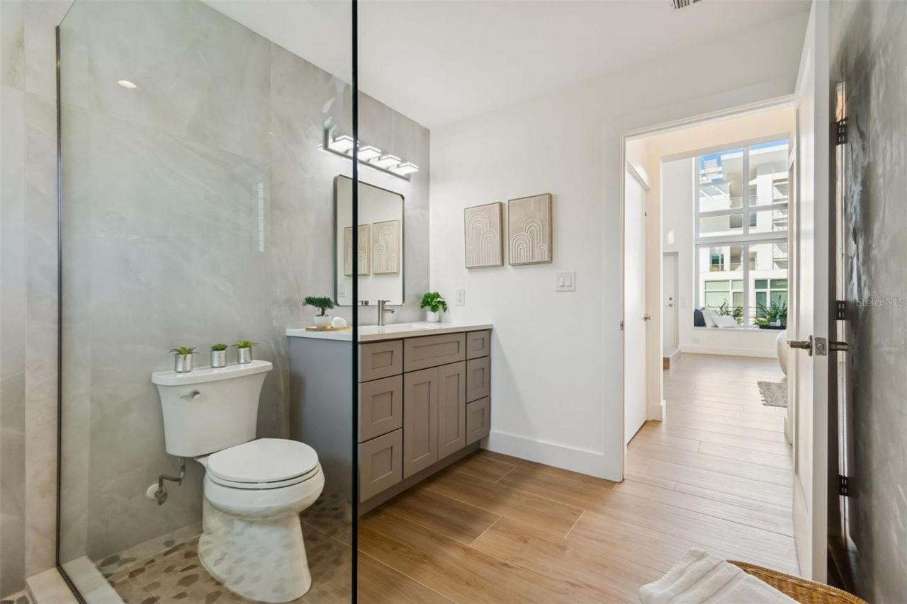 1343 4th Street, Unit 202, Sarasota, FL 34236 Photo