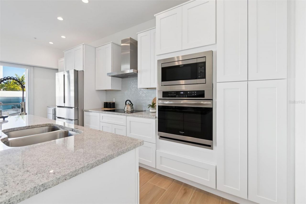 1343 4th Street, Unit 202, Sarasota, FL 34236 Photo