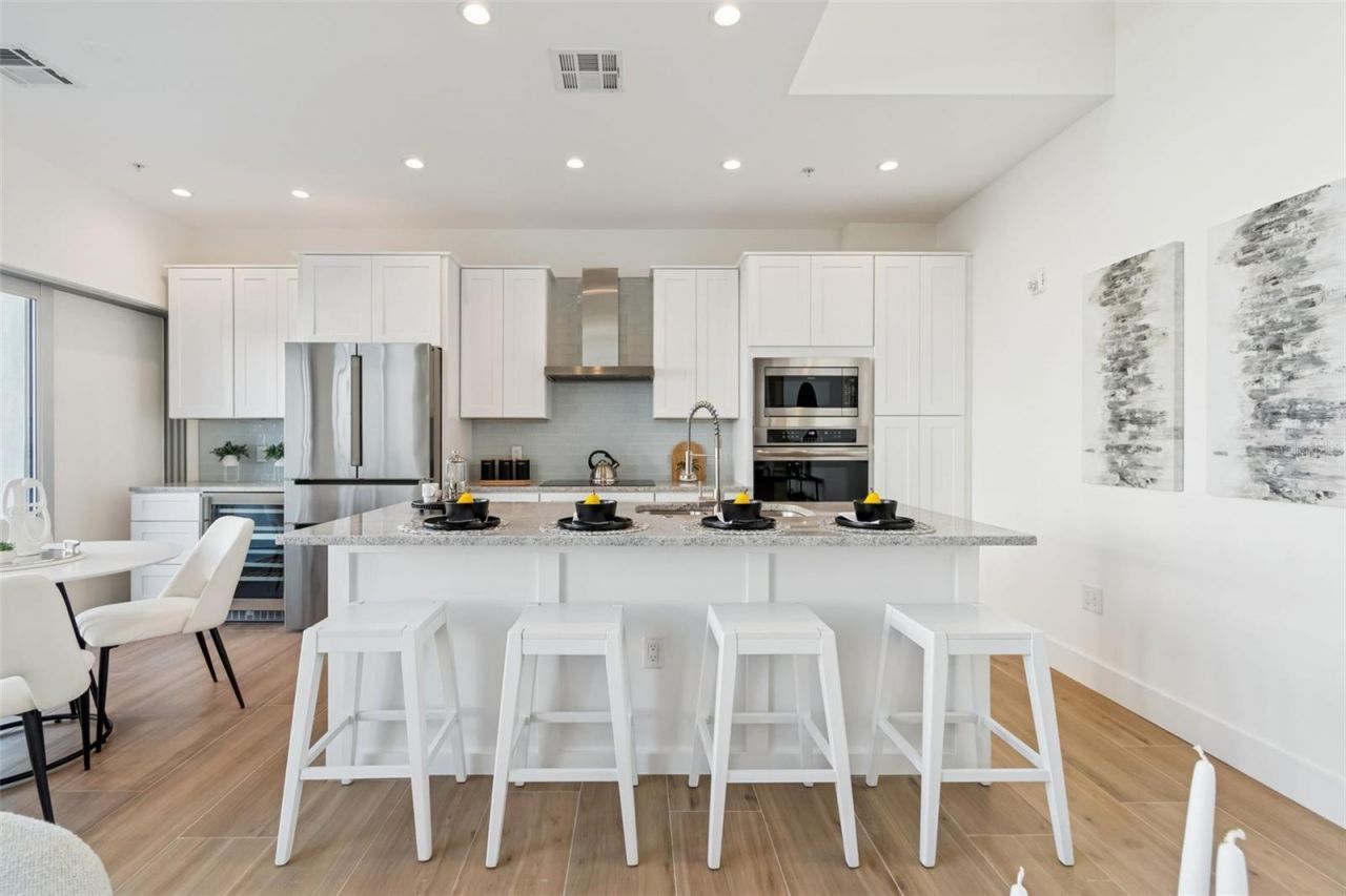 1343 4th Street, Unit 202, Sarasota, FL 34236 Photo