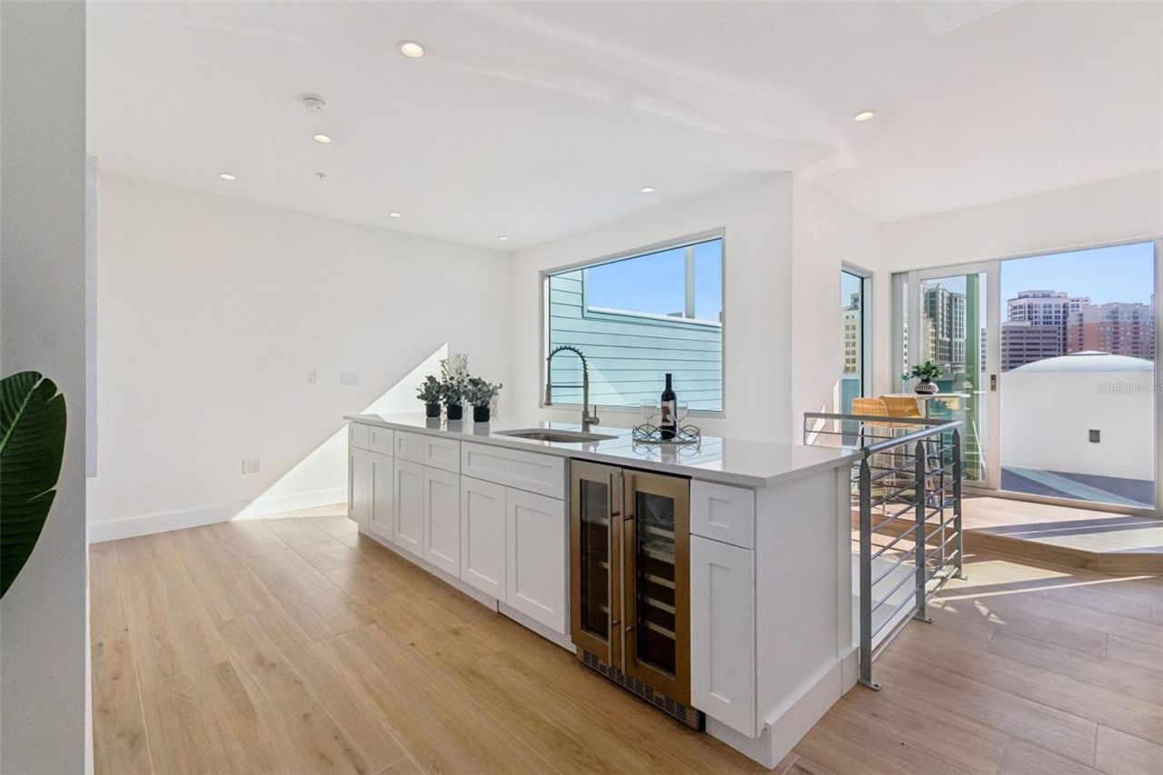 1343 4th Street, Unit 202, Sarasota, FL 34236 Photo