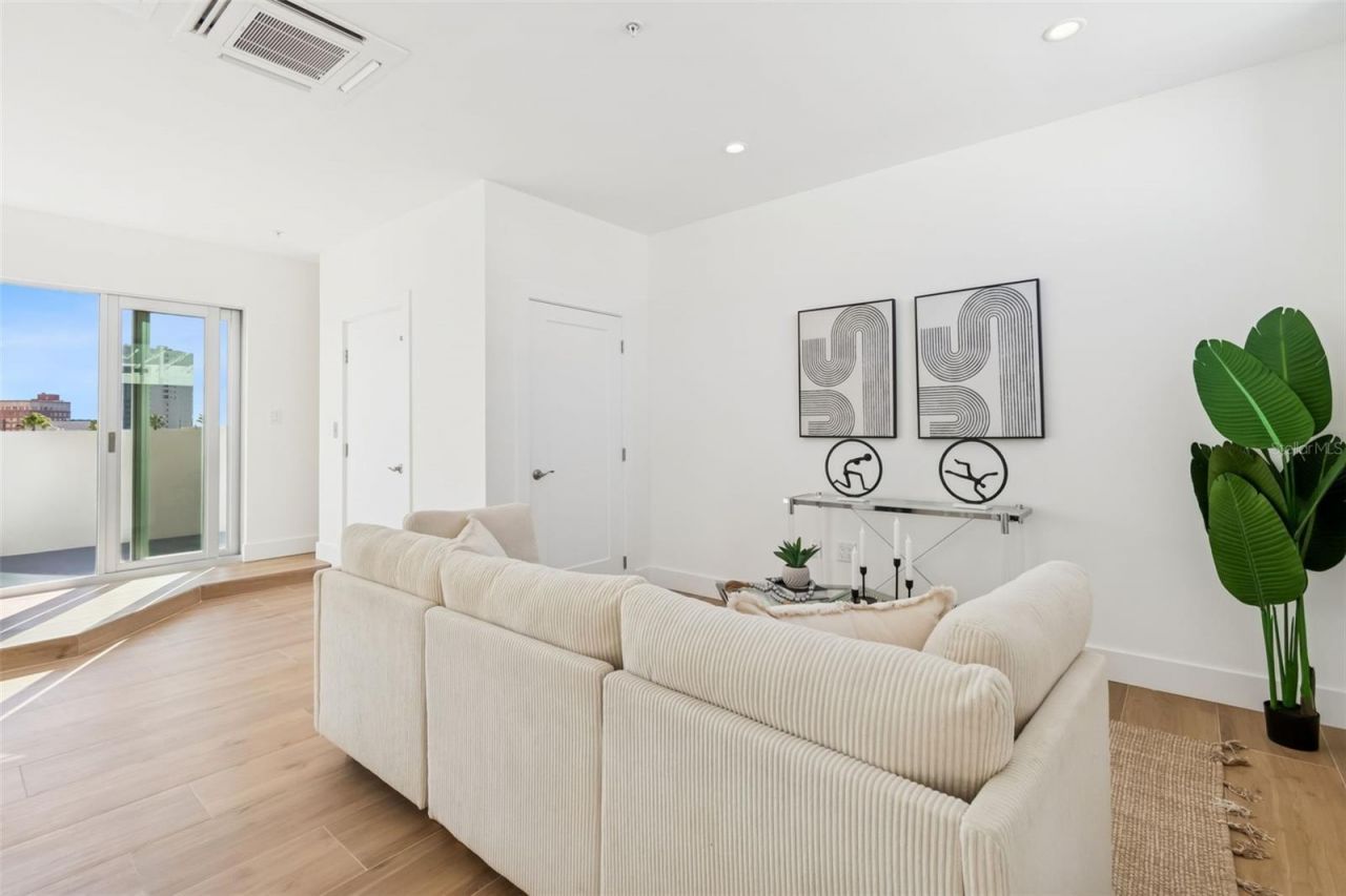 1343 4th Street, Unit 202, Sarasota, FL 34236 Photo