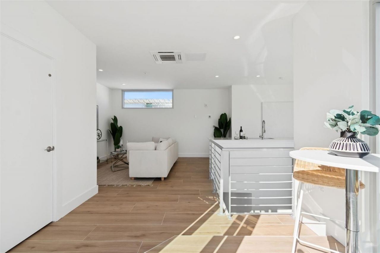 1343 4th Street, Unit 202, Sarasota, FL 34236 Photo