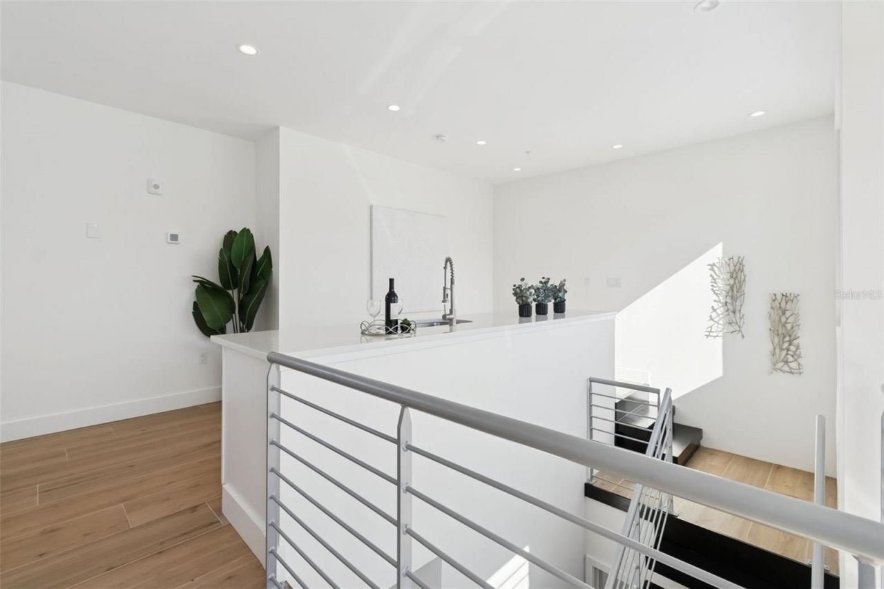 1343 4th Street, Unit 202, Sarasota, FL 34236 Photo