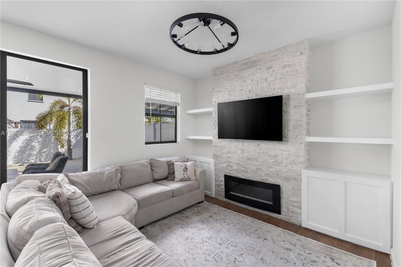 3419 W 105th Pl, Hialeah, FL 33018 Photo