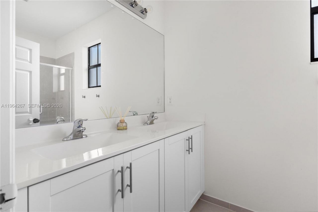 3419 W 105th Pl, Hialeah, FL 33018 Photo