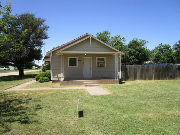841 S 5th Avenue, Munday, TX 76371