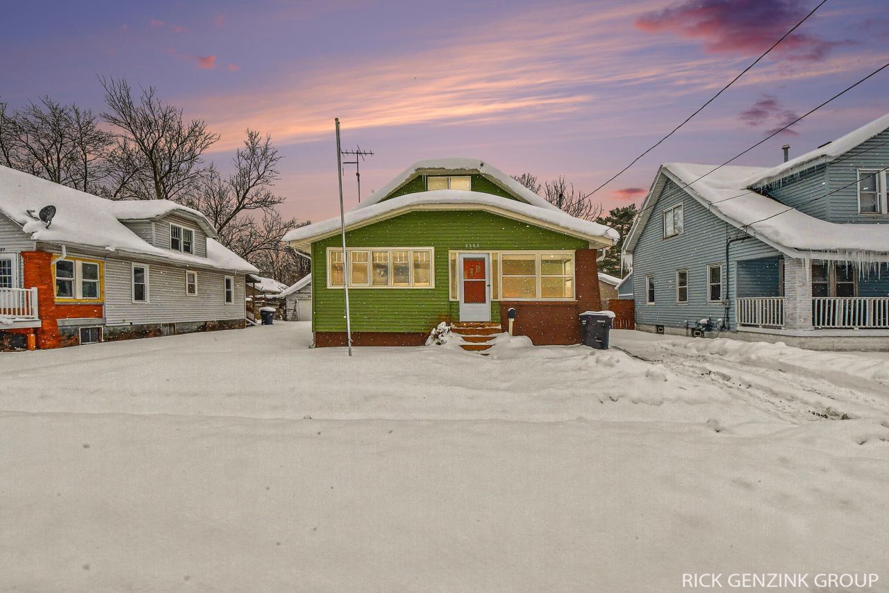 2303 Beverly Avenue Sw, Wyoming, MI 49519 Main Photo