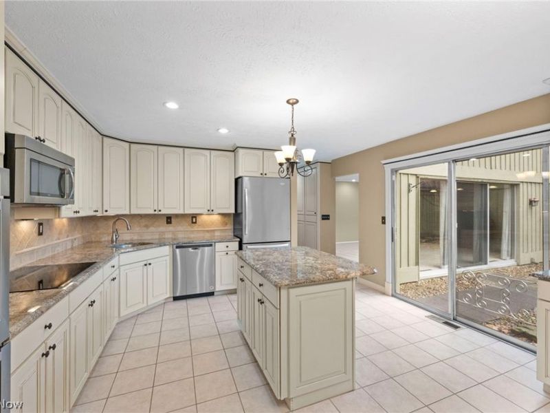 17310 Otani Court, Strongsville, OH 44136 Photo 10