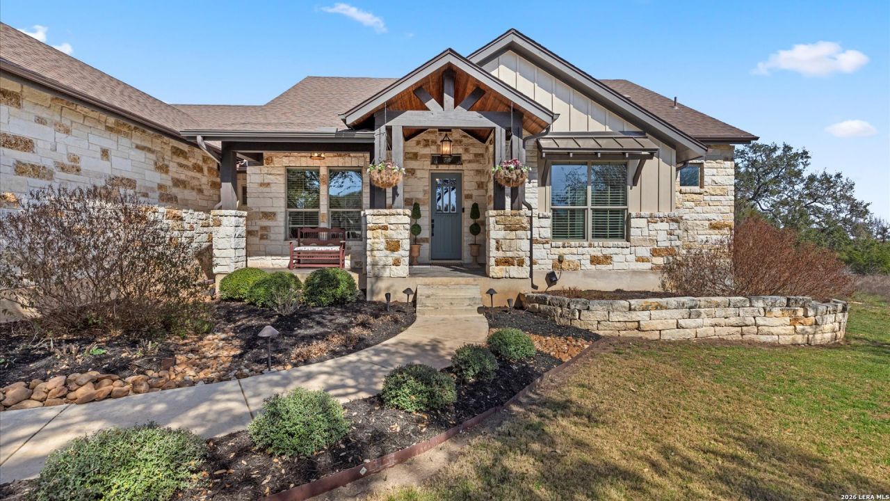 619 Cambridge, New Braunfels, TX 78132 Main Photo