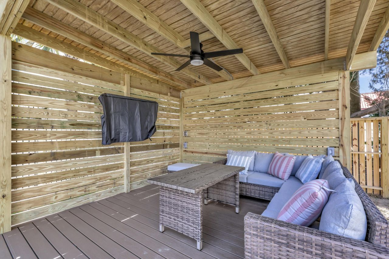 312 Palm Boulevard Photo 11