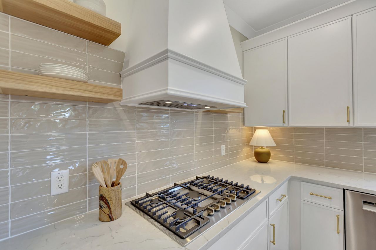 312 Palm Boulevard Photo 18