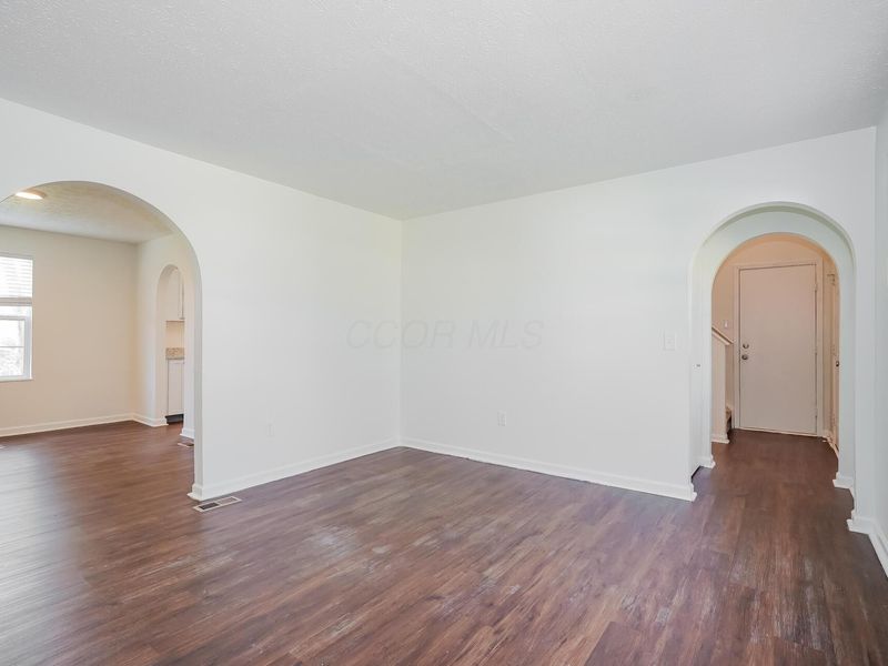 1372 Stanwix Court, Columbus, OH 43223 Photo 2