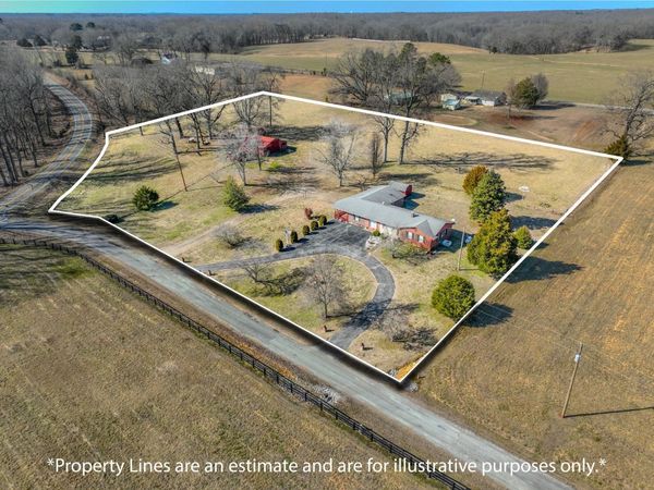 25 Peters Ln , Loretto, TN 38469