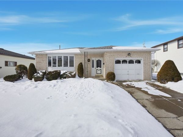 20 Fairoaks Lane, Buffalo, NY 14227