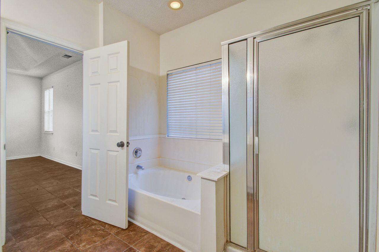 5412 Crosland Court Photo 24