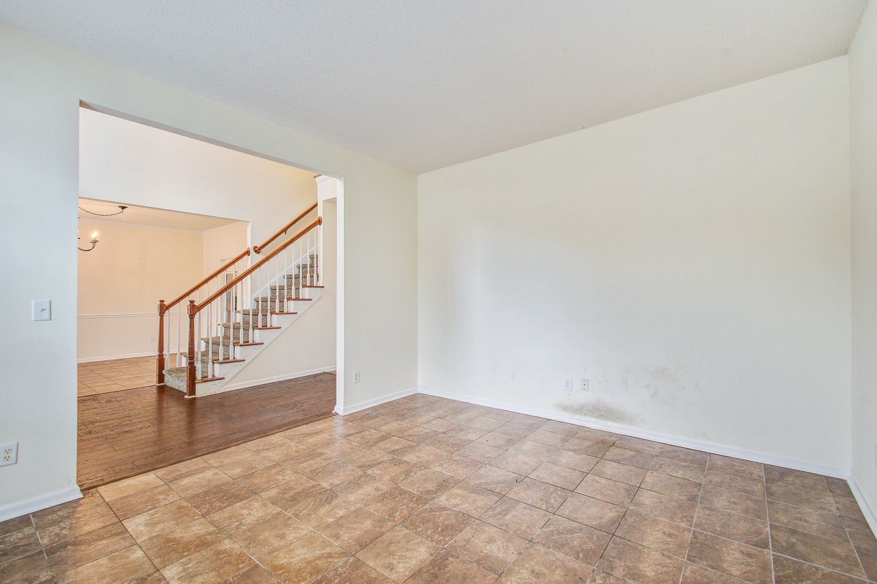 5412 Crosland Court Photo 7