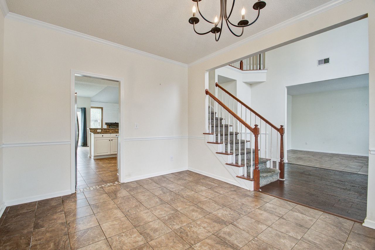 5412 Crosland Court Photo 9