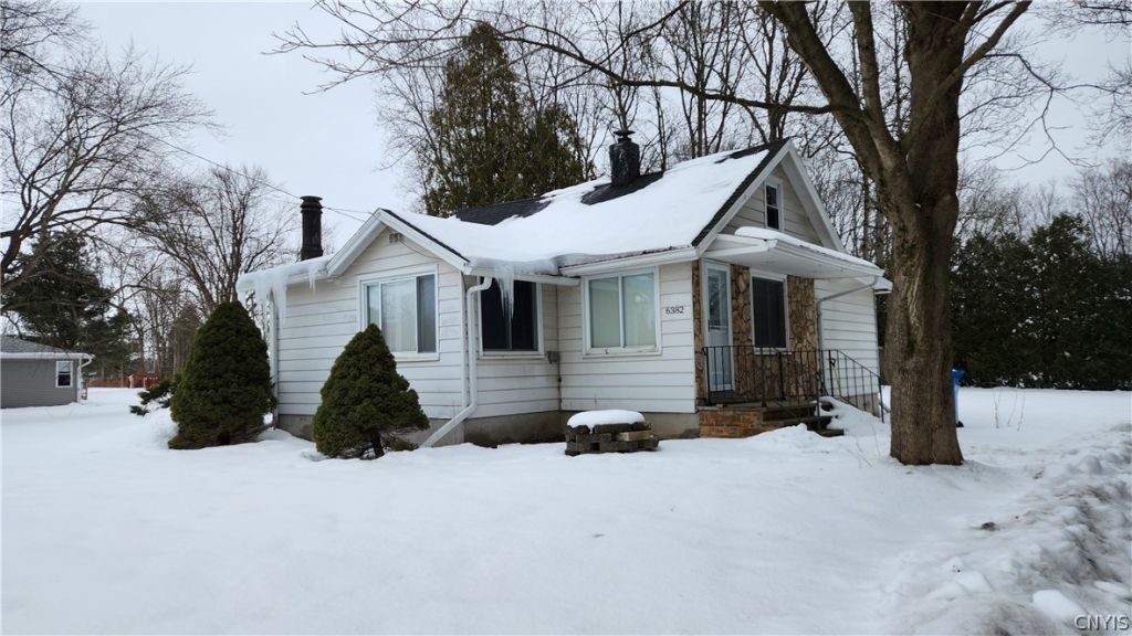 6382 Lakeshore Road, Cicero, NY 13039 Main Photo