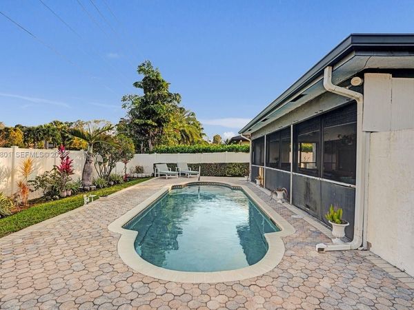 8084 Buttonwood Cir, Tamarac, FL 33321