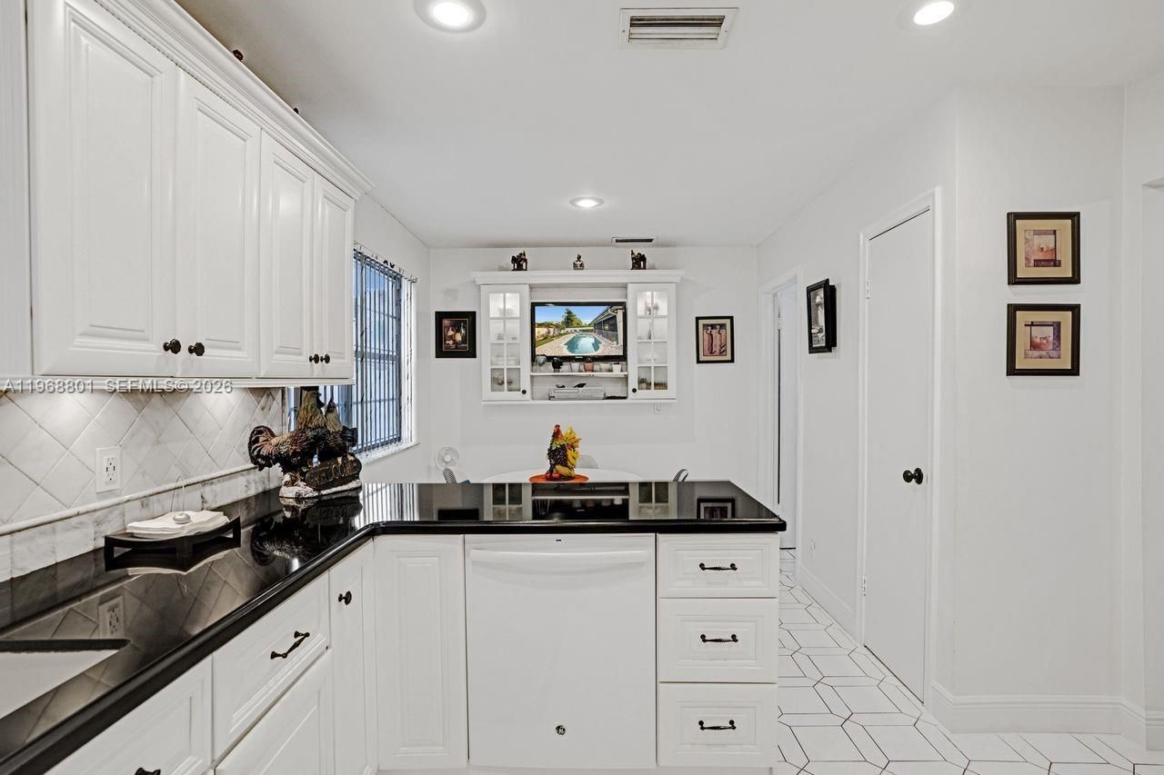 8084 Buttonwood Cir, Tamarac, FL 33321 Photo