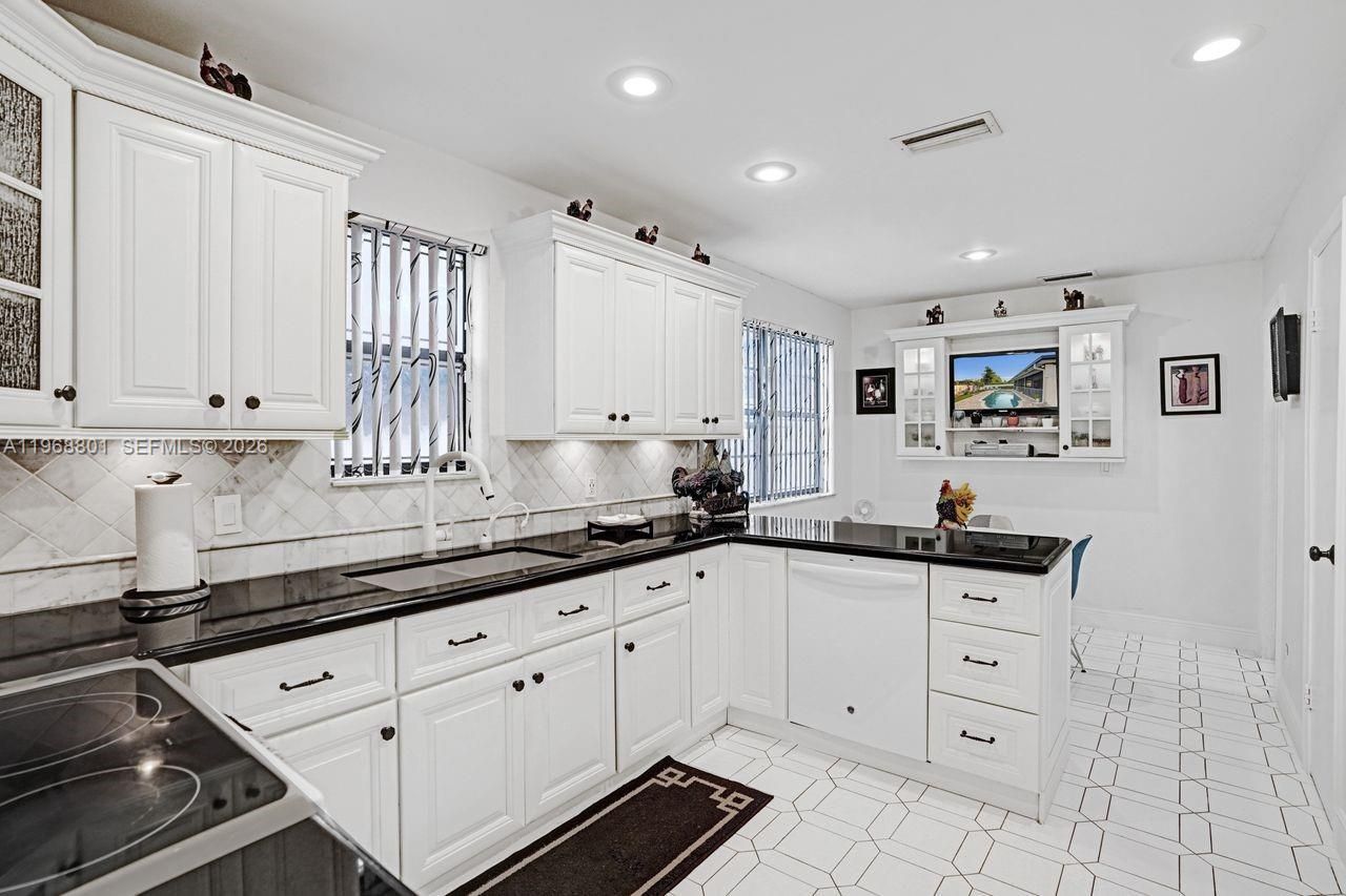 8084 Buttonwood Cir, Tamarac, FL 33321 Photo