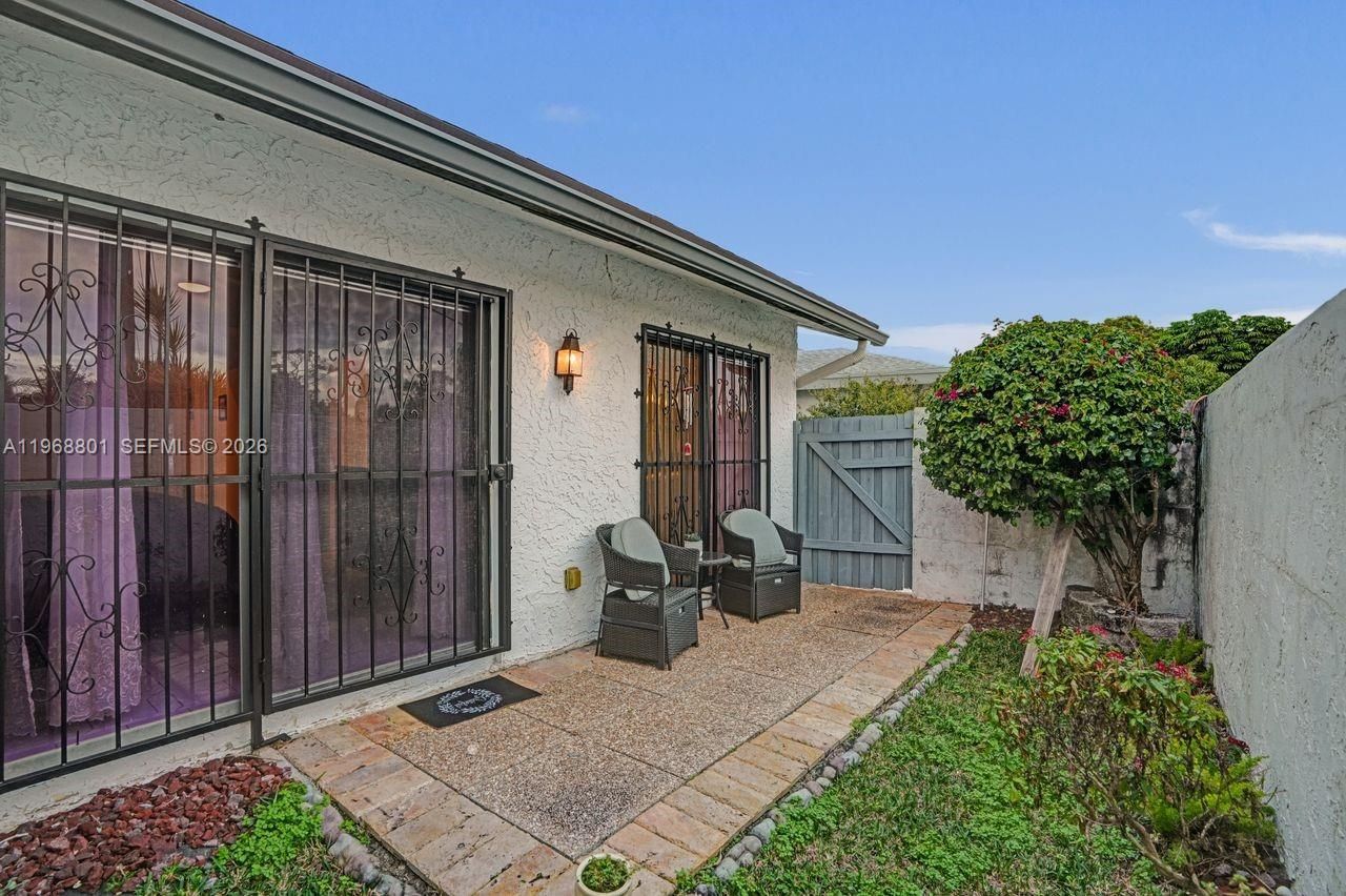 8084 Buttonwood Cir, Tamarac, FL 33321 Photo