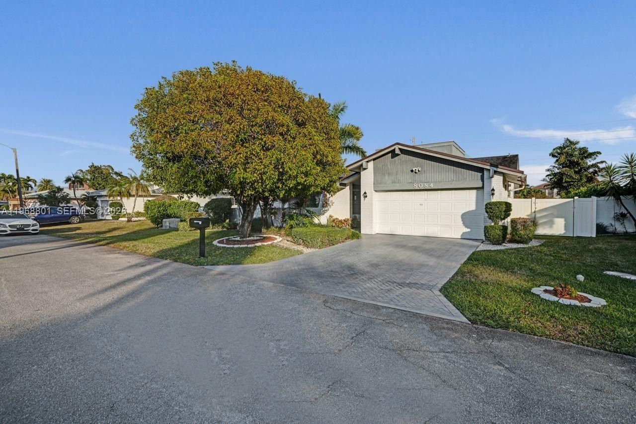 8084 Buttonwood Cir, Tamarac, FL 33321 Photo