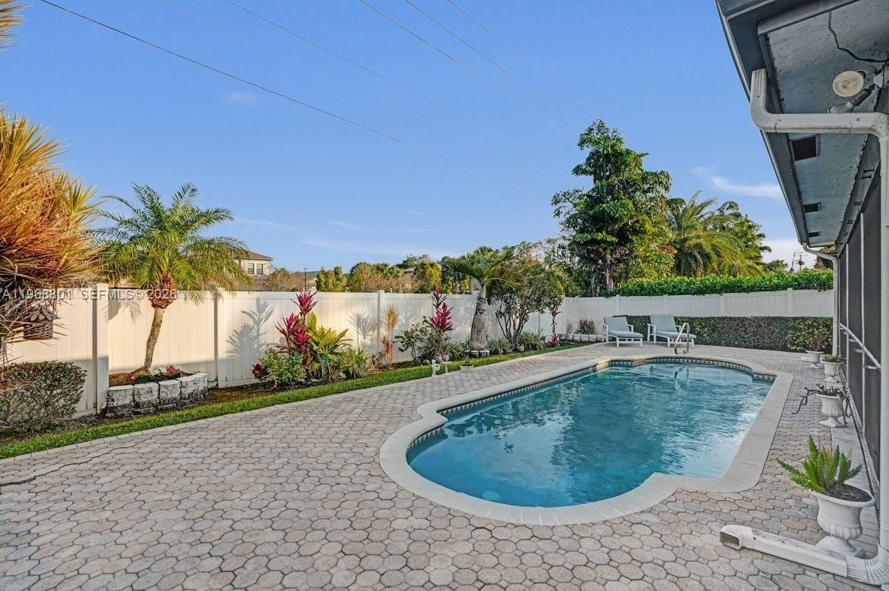 8084 Buttonwood Cir, Tamarac, FL 33321 Photo