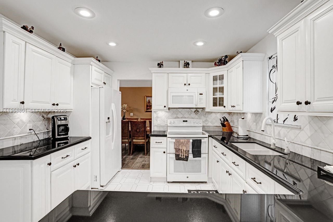 8084 Buttonwood Cir, Tamarac, FL 33321 Photo