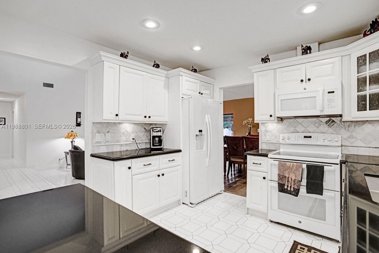 8084 Buttonwood Cir, Tamarac, FL 33321 Photo