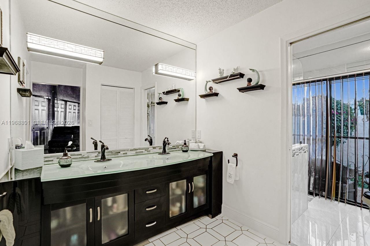 8084 Buttonwood Cir, Tamarac, FL 33321 Photo