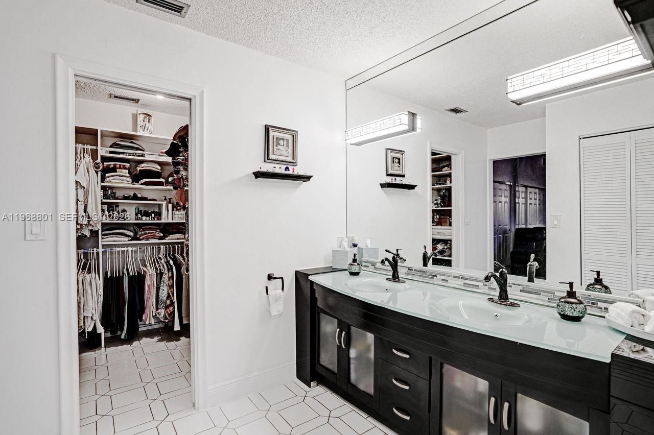 8084 Buttonwood Cir, Tamarac, FL 33321 Photo