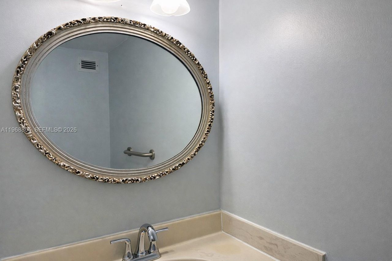 800 Parkview Dr, Unit 417, Hallandale Beach, FL 33009 Photo