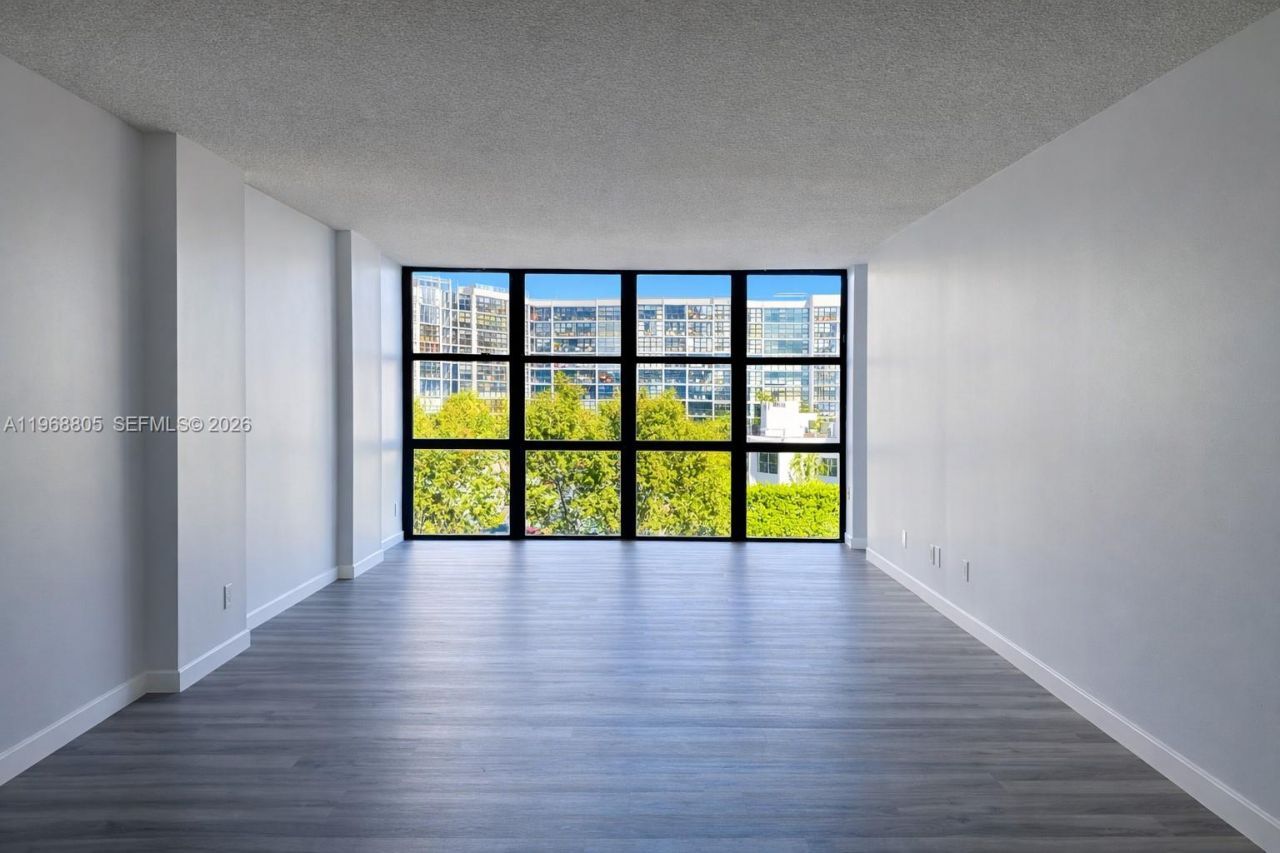 800 Parkview Dr, Unit 417, Hallandale Beach, FL 33009 Photo