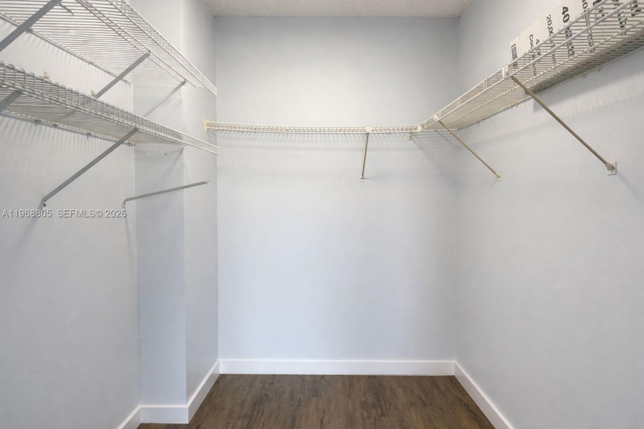 800 Parkview Dr, Unit 417, Hallandale Beach, FL 33009 Photo