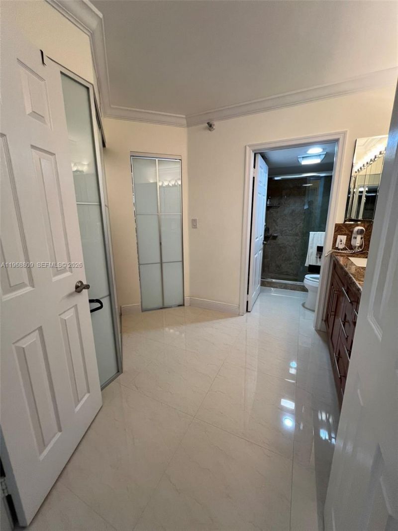 3530 Mystic Pointe Dr , Unit 1215, Aventura, FL 33180 Photo