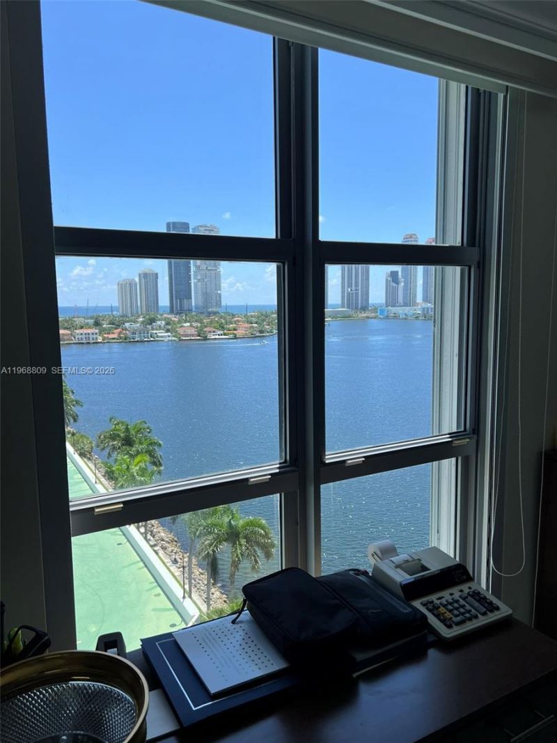 3530 Mystic Pointe Dr , Unit 1215, Aventura, FL 33180 Photo