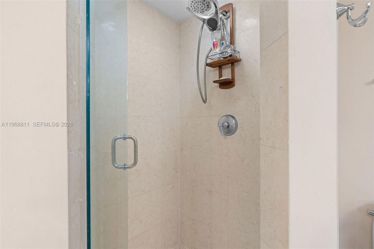 19900 E Country Club Dr , Unit 616, Aventura, FL 33180 Photo