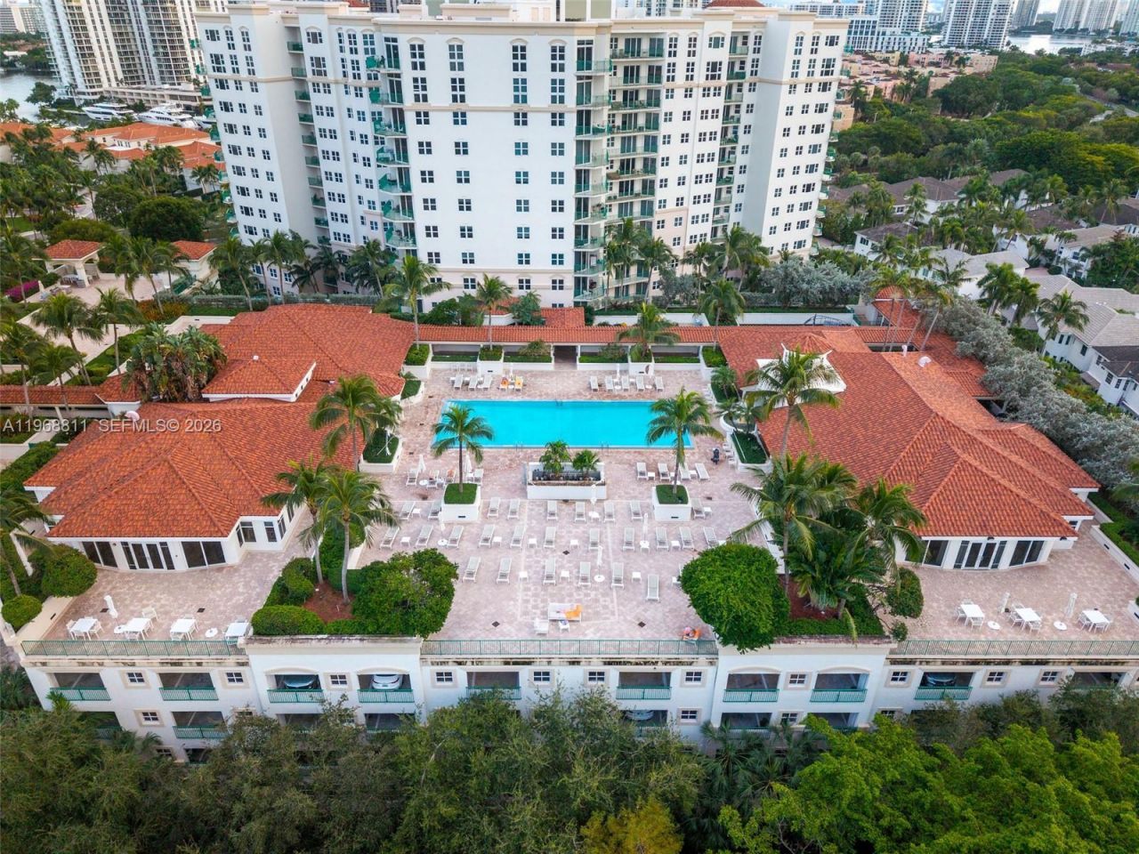 19900 E Country Club Dr , Unit 616, Aventura, FL 33180 Photo