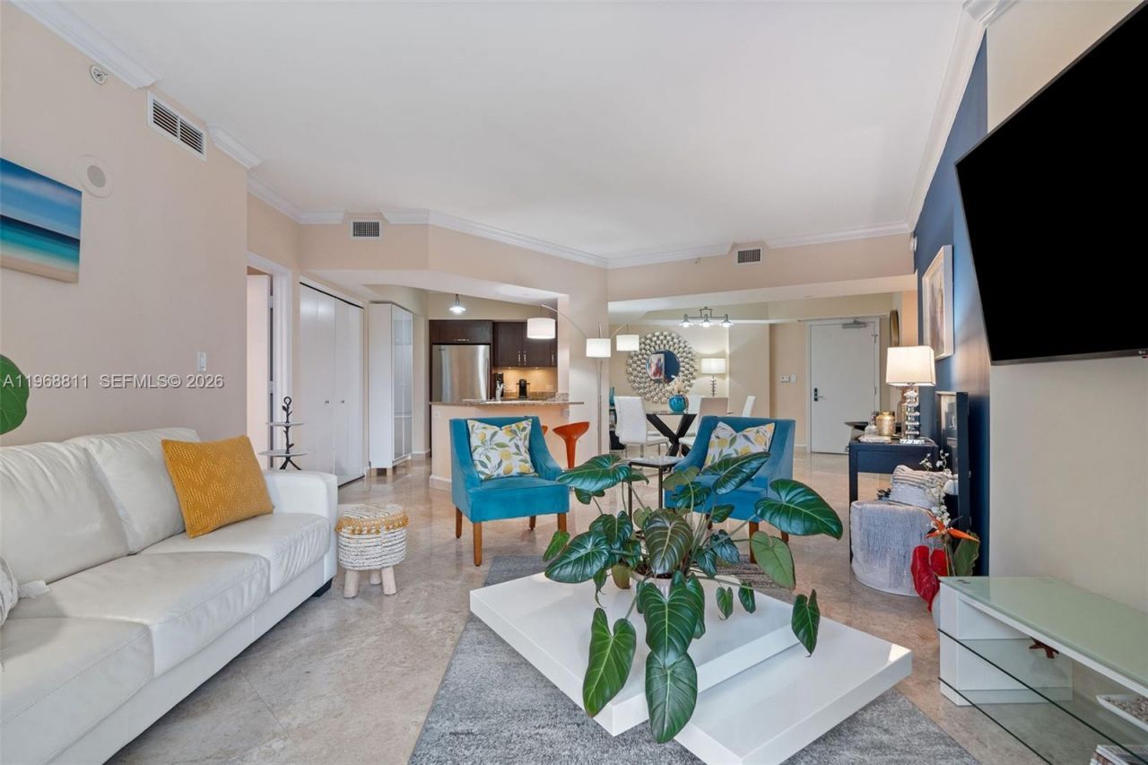 19900 E Country Club Dr , Unit 616, Aventura, FL 33180 Photo