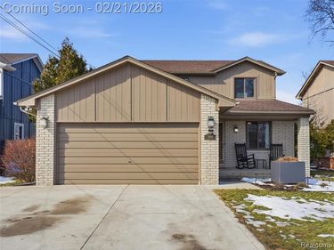 34245 Jefferson Avenue, Harrison Twp, MI 48045