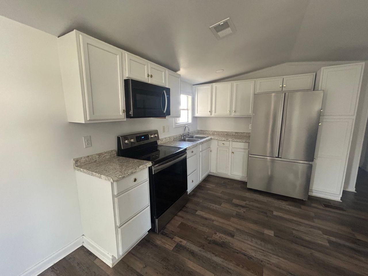 101 Dubbs Ave Photo 3