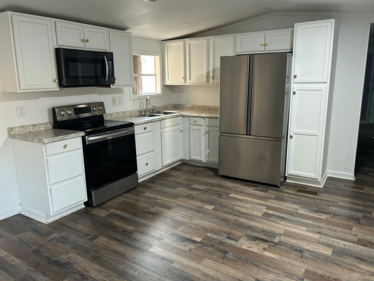 101 Dubbs Ave Photo 5