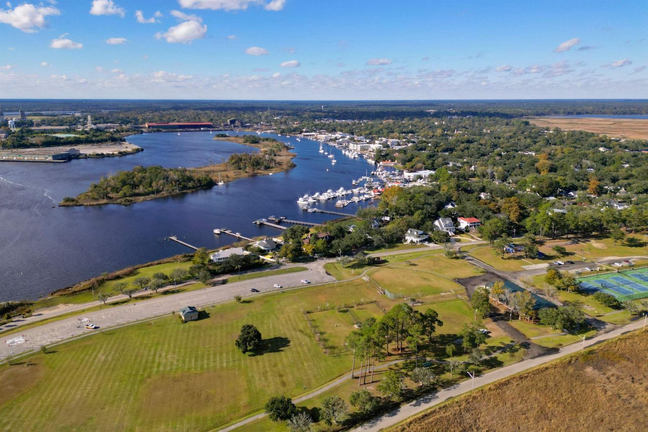 416 Front St. Photo 37