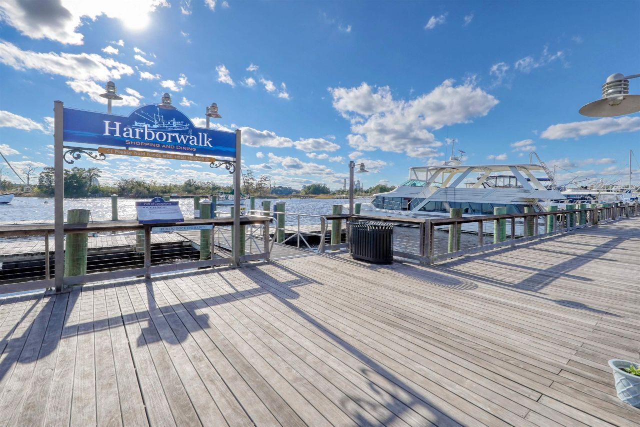 416 Front St. Photo 40