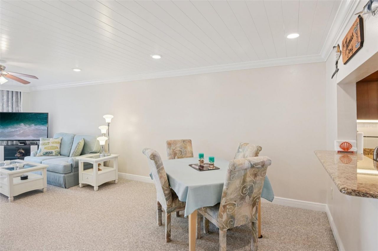 18304 Gulf Boulevard, Unit 607, Redington Shores, FL 33708 Photo