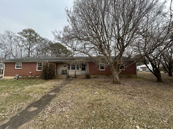 604 2nd Ave, Lawrenceburg, TN 38464