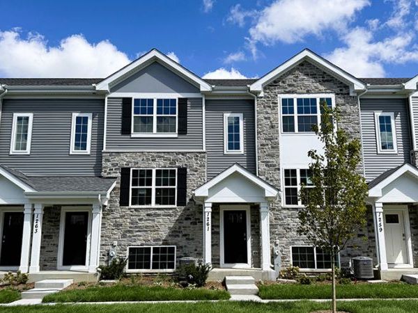 1332 Foxglove Drive, Bartlett, IL 60103